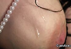 Lep posnetek! Randy lepotica dobi umazan cumshot po obrazu.