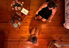 السيدة أبريل الدوميناتور الشرسة تقدم عقاب شرجي في السجن