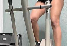 Brave woman dares to lick pussy in the gym