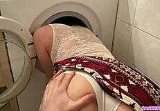 Miniskirt neighbor gets stuck in the washing machine