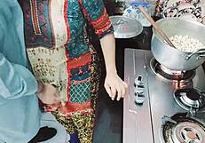 طيز زوجة هندية ضيق مثقوب بقوة في المطبخ