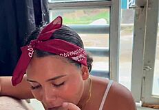 gran exhibicion de la latina en la puerta de la calle