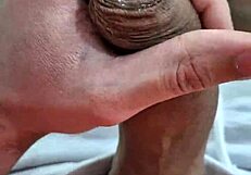 batendo uma punheta deliciosa in homemade solo fun