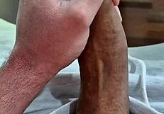 batendo uma punheta deliciosa in homemade solo fun