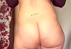 I watch this Mexican latina twerking naked on the dance floor