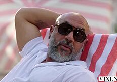 Azul leaves her husband for a stranger's passion