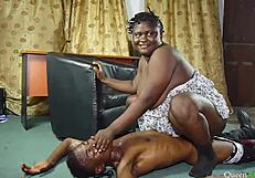 Hej, prečo moja žena kričí po cumshot v našej malej domácej kancelárii?