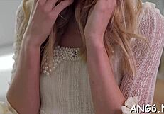 Gorgeous Minerva enjoys a relaxing finger session