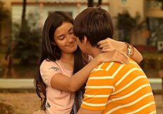 엔리케 길과 리자 소베라노가 열정적으로 키스 😘