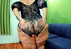 Strawberry Delight Big Butt Mature Milf In Action
