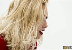 الفتاة الشهوانية سامانثا كسها يُدفع بقوة.