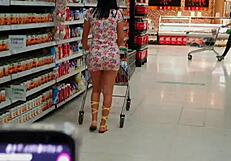 Martinasmith squirts at the mall