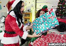 Elf Asks, 'Want to Finger My Ass in This Threesome?' with Cowgirl Action