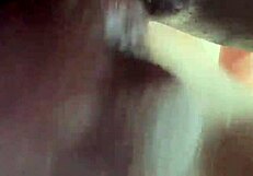 Velikoprsata ebony milf dobi ogromno spermo v divji domači akciji