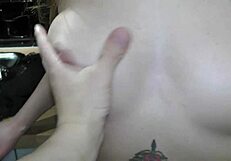 Vtaknem velik prst v tesni rit sosede. Ampak ona ljubi moj kurac, sesanje in jebanje v doggystyle.