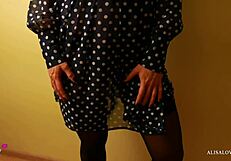 Как эта 18+ сучка справляется с огромным хуем и куннилингусом в POV крупно?