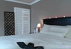 sexy milf camgirl jessryan shows hot body on cam for anal and double penetration