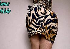 Juicy pussy penetration close up pawg in tight dress and gloves sensually rides big toy