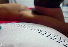 Fosta iubită cu sâni mari aplecată pentru creampie în poziția cățelului