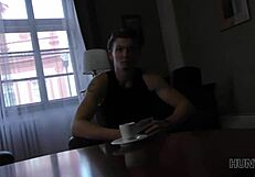 Braucht Kohle für Schmuck, also warum nicht heißen Sex dafür?