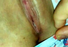 เล่นซนในผ้าปูกับน้องสาวเลี้ยง