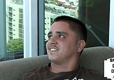 فتيات صدر صغير يسيطرن بسحب زب صغير 18+ مذل في ثلاثية مهينة