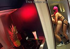 Хей, виждал ли си палавата медицинска сестра да чука пациент до експлозия?