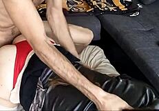 สาวฝรั่งเศสมือสมัครเล่นในชุดลูกไม้แดงอมควยมุมมองบุคคลที่หนึ่ง