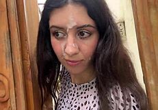 จับได้พี่เลี้ยงเด็กใช้ไดลโด แล้วควยไม่ไหวเย็ดเธอตอนเมียไม่อยู่บ้าน