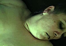 Stemors pene ansikt dekkes i sæd etter runking i amatør BBW action