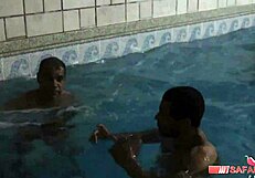 看叔叔和侄子操辣妹布朗妮特萨拉罗莎鲁本斯巴达罗贝托健身扯内裤？