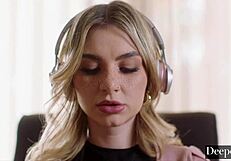 更深点，顺从的Demi如何承受粗暴支配和打屁股？