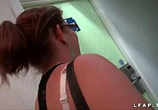 Casting amateur BBW française aux gros seins sur canapé