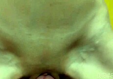 处女逼特写，激烈磨蹭后滴着精液