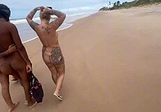 fui na praia de nudismo com gostosas gravando putaria total