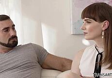 Agente Natalie Mars Seduz com Suas Habilidades