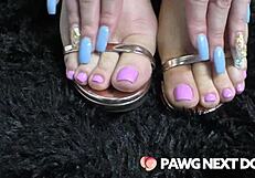 Pawg Milf Licks And Sucks Her Toes