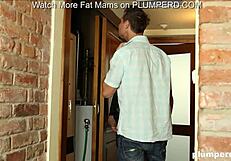 Fat milf call plumber but she cant hold facesitting on him