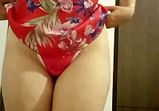 Beautiful woman caught in the act in this video intimo