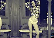 拉丁裔模特Salena Storm剥光娇小身体！