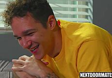 Jayden Marcos y Sam Ledger follan duro en sexo gay intenso en el dormitorio