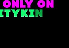 Scarlett Jones Opens Her Food Trunk For The First Time