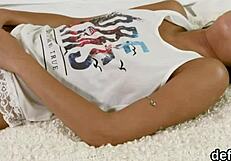 Sweetie loses virginity opening tight snatch 😍