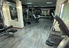 Trainer fucks katty in gym