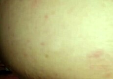 زوجة مؤخرتها مثيرة تنحني للجنس من الخلف مع فيبراتور