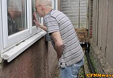 Gospa ponižuje z ročno v voyeurskem okolju