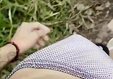 mršava blondinka najde bodybuilderja na poti in dobi analno jebanje doma