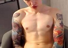 Young gay twinks chat and masturbate on Chatroubate