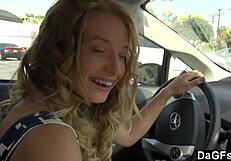 开车在公共场合得到刺激手淫