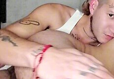 El Chacal Colombiano Le Dio Una Manoseada Al Pasivo Y Lo Hizo Gemir De Placer En Esta Primera Parte